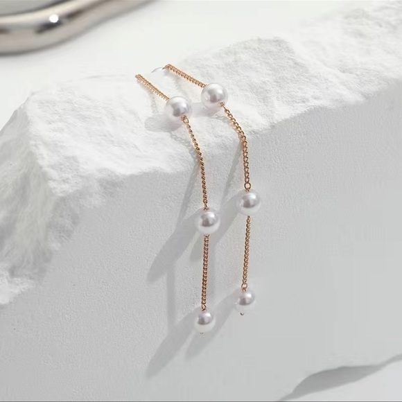 SALE💚 any 3 for $18 💚
Accessories-Long Chain Pearl Drop Earrings - Picture 3 of 6